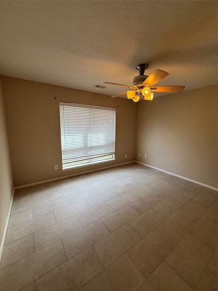 Building Photo - 906 Taylor Ridge Dr