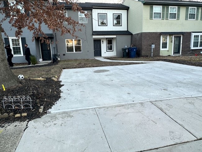 Building Photo - 14 Buttonwood Rd