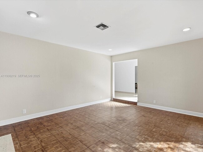 Building Photo - 21151 NE 22nd Ct