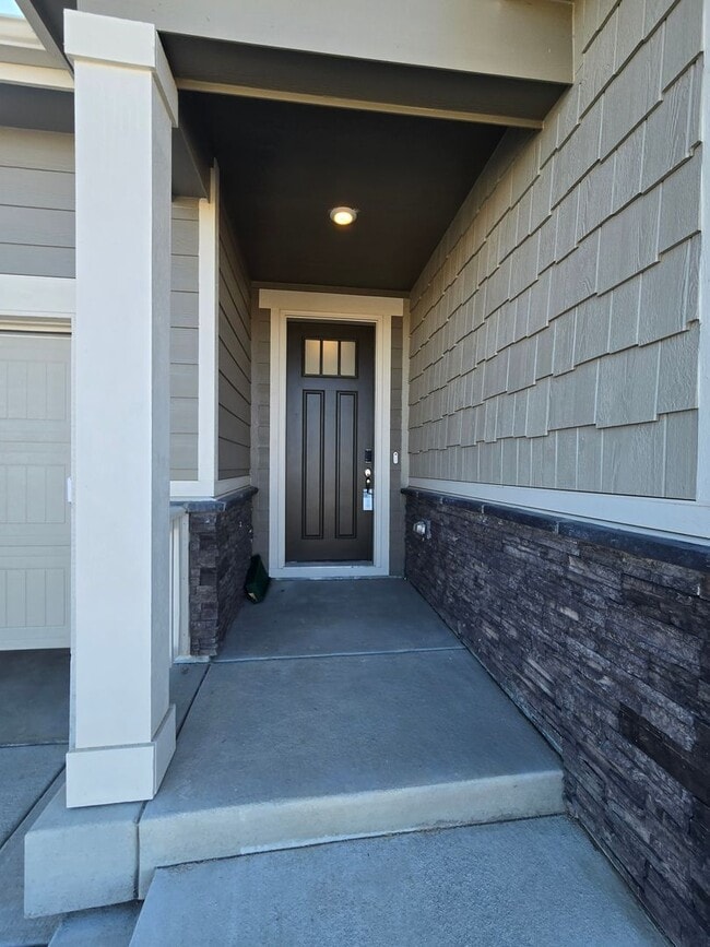 Building Photo - Brand New Aurora Highlands Ranch