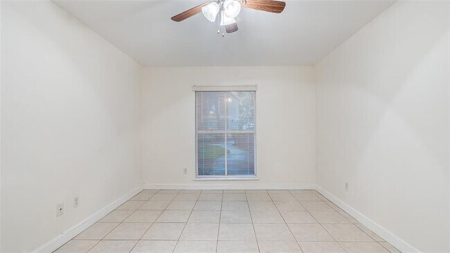 Building Photo - 875 Riverside Dr
