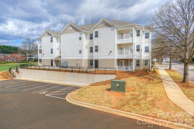 Building Photo - 17905 Delmas Dr