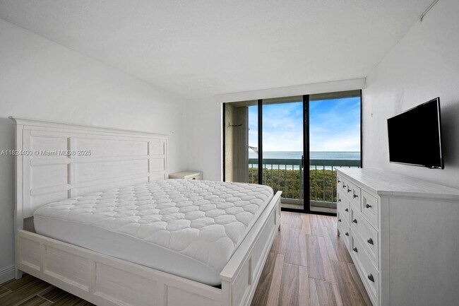 Building Photo - 9940 S Ocean Dr