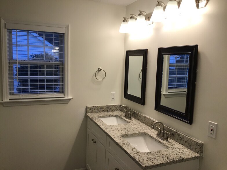 Building Photo - 5410 Bridgegate Dr