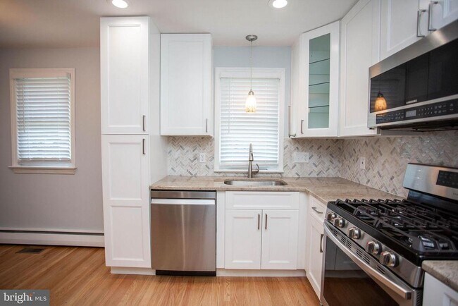 Building Photo - 196 Munger Ave