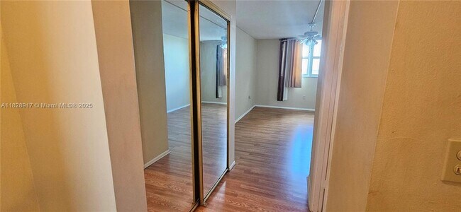 Building Photo - 1175 NE Miami Gardens Dr