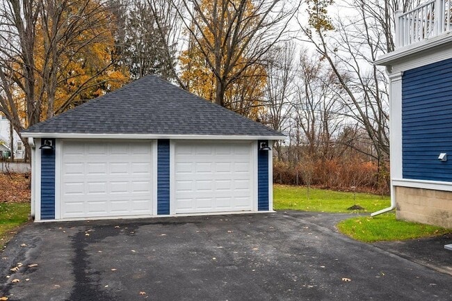 Building Photo - 815 Central Ave