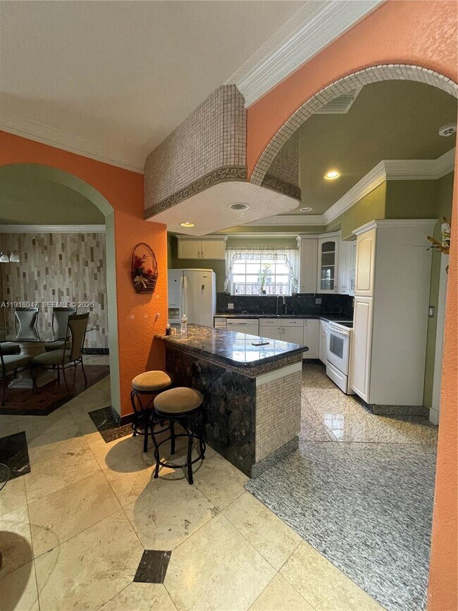 Building Photo - 232 SW 7th Ave