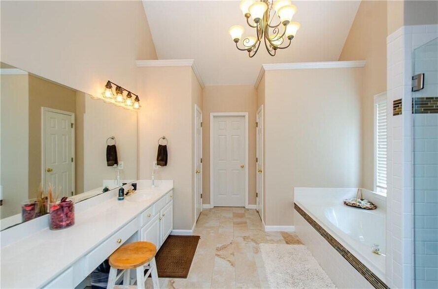 Building Photo - 3645 Ansley Park Dr
