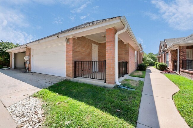 Building Photo - 2313 Ragland Rd