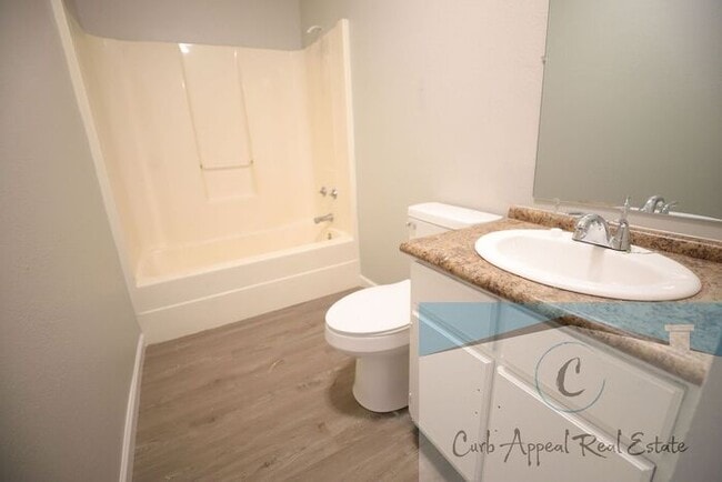 Building Photo - First month move in special $450!! 2-bedroom, 1-bath apt Trumann - HUD accepted