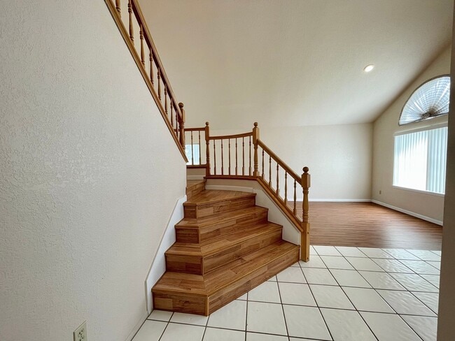 Building Photo - 1951 Devonshire Dr