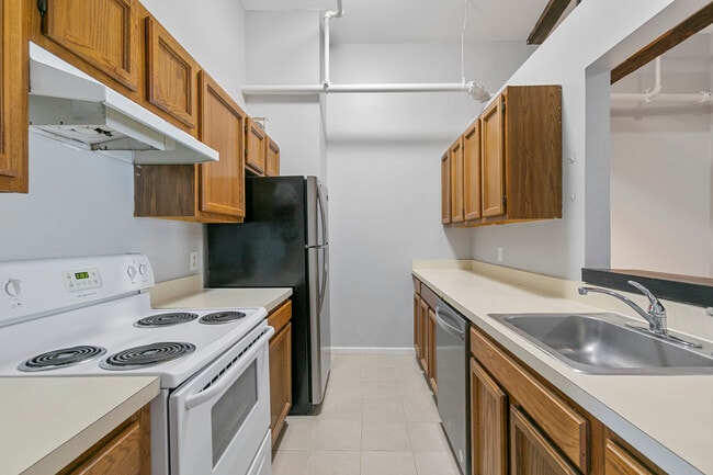 Building Photo - 196 Crown St