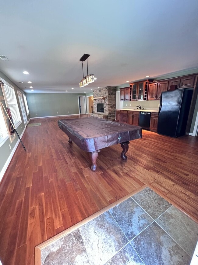 Building Photo - 212 Lakeside Dr