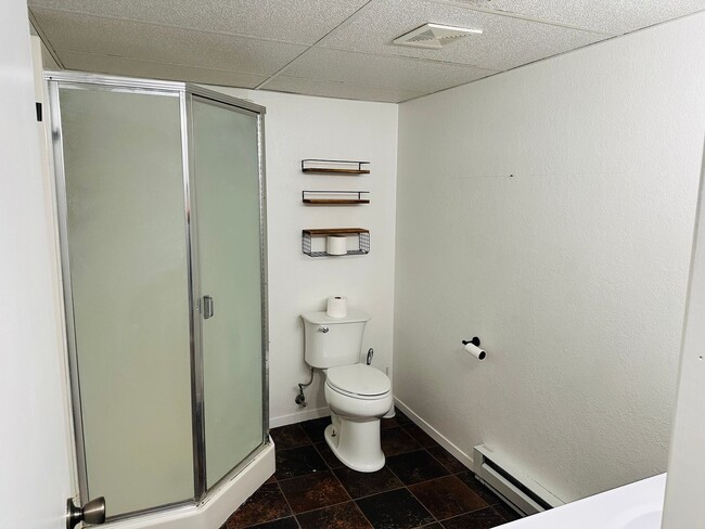 Building Photo - 4+ bedroom, 2 bath with Hot Tub, Fenced Yard and Garage