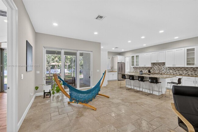 Building Photo - 18369 Mellen Ln