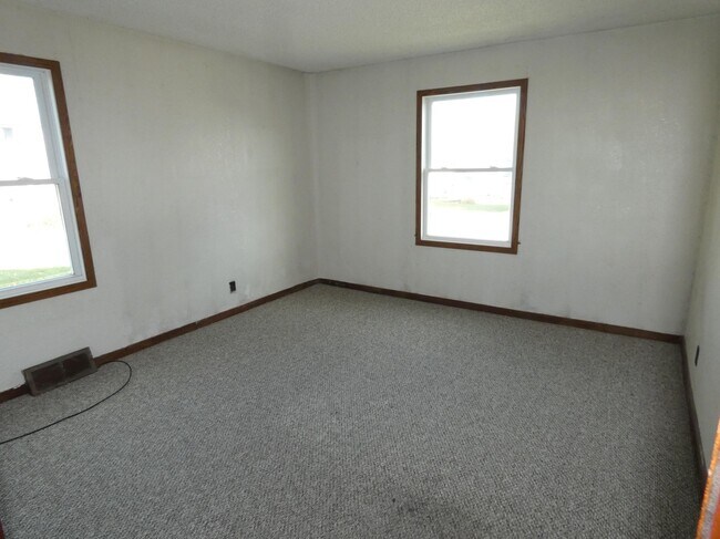 Building Photo - 326 N Monroe St