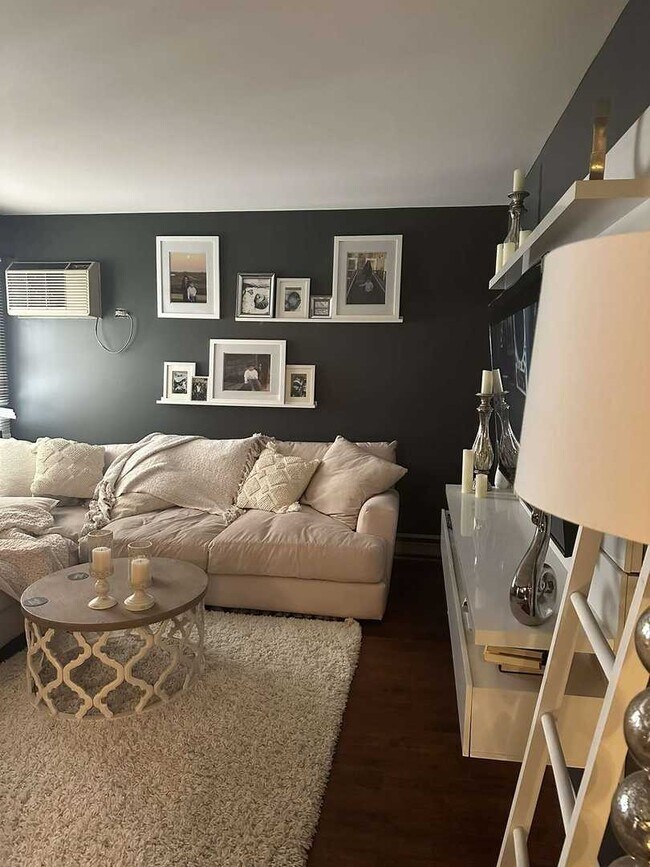 Building Photo - 4402 W Shamrock Ln