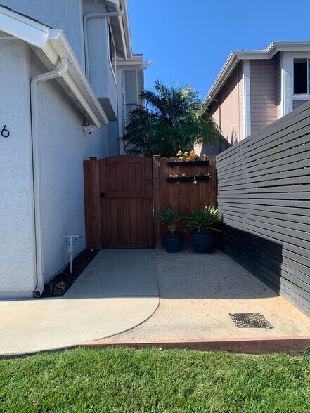 Building Photo - 2406 Maravilla Way