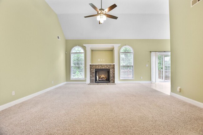 Building Photo - Dog Friendly Three Bedroom with Bonus!