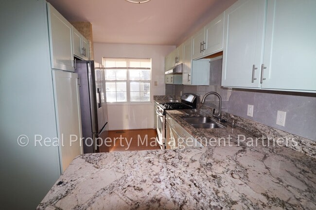 Building Photo - Forest Hills 3 Bed Townhome with Garage, Pond View and Some Utilities Included