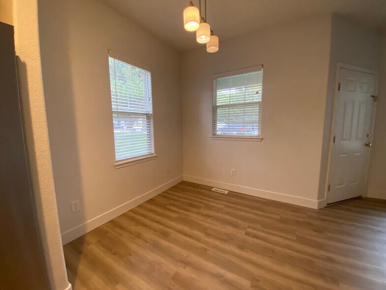 Dining Room - 761 S Depew St