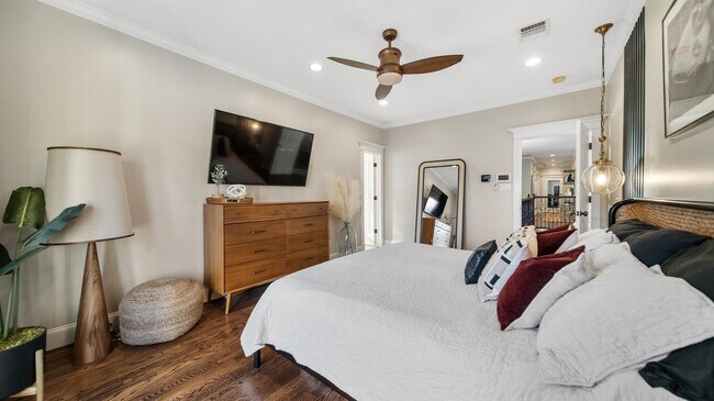 Building Photo - 117 W 13th St