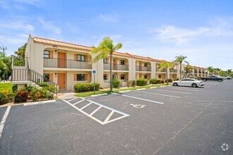 Building Photo - Nicely Renovated 2 bedrooms 2 bathrooms Co...