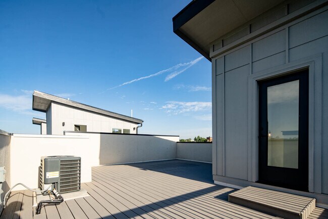 Building Photo - 3569 S Pennsylvania St