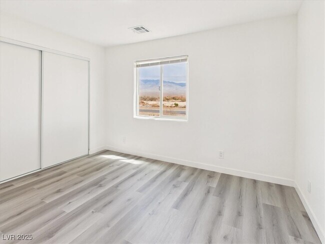 Building Photo - 5610 N Linda St