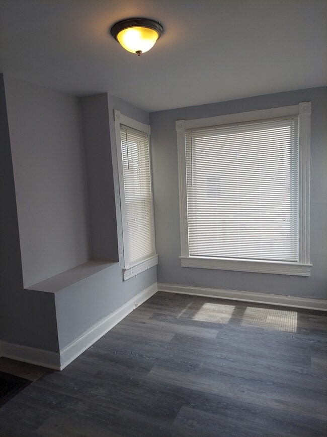 Building Photo - 1009 Garnett Pl