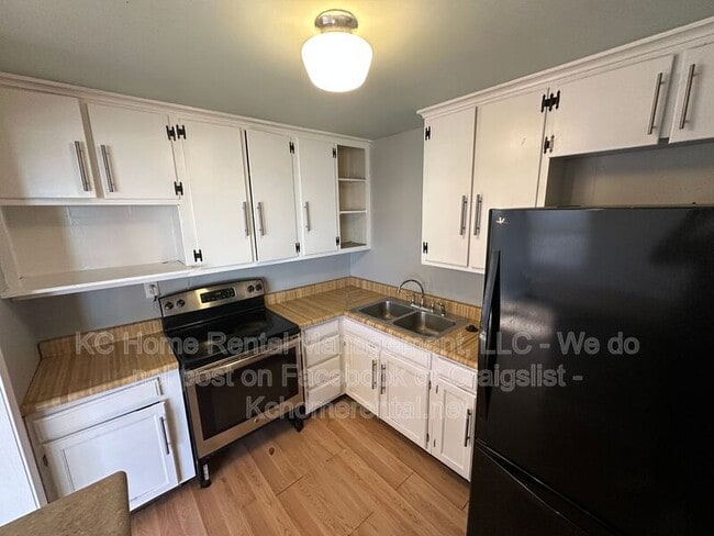 Building Photo - 4418 Sunrise Dr