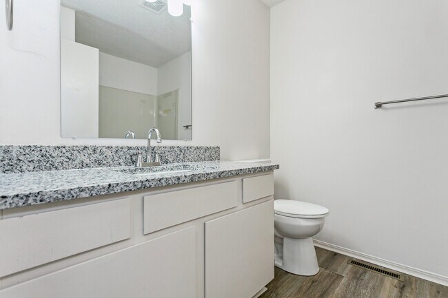 Building Photo - 4319 S Elizabeth Ave