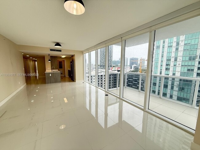 Building Photo - 600 NE 27th St