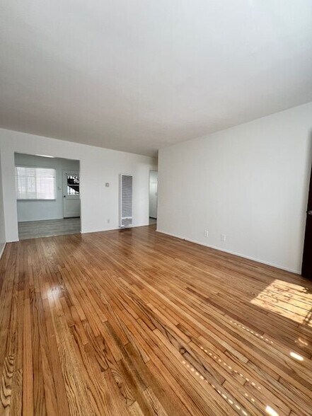 Building Photo - 10643 Crenshaw Blvd