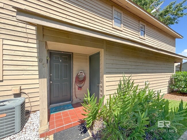 Building Photo - 200 Parma Dr