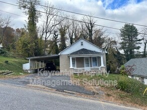 Building Photo - 1014 Hall St