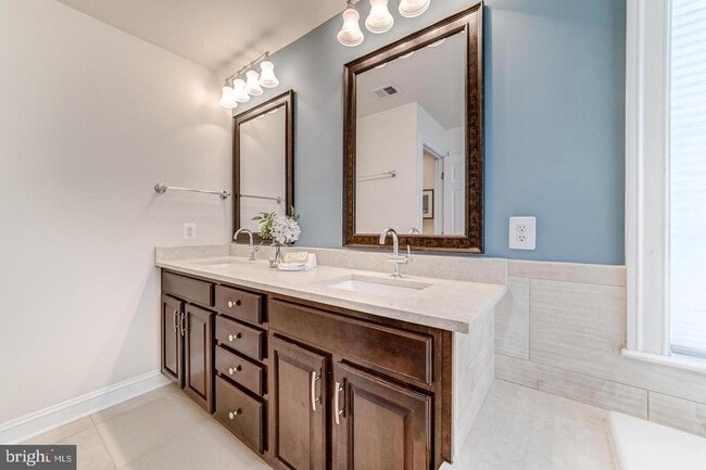 Building Photo - 20637 Erskine Terrace