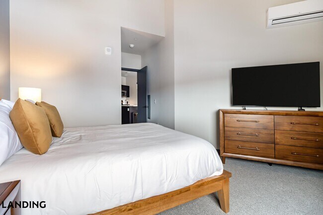 Building Photo - 55 Elm St