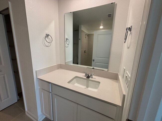 Building Photo - Beautiful Updated Home