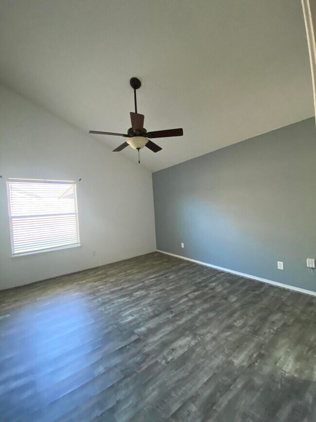 Building Photo - 1470 Senda Del Sol Ln