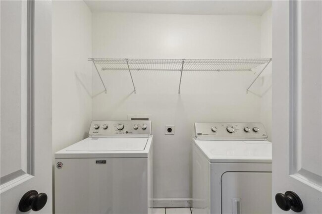 Building Photo - 1833 Flat Shoals Rd SE