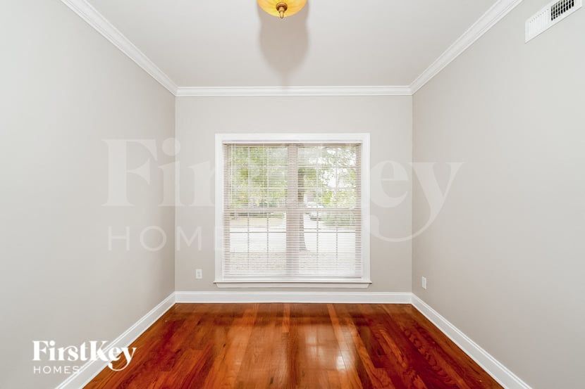 Building Photo - 8624 Highlands Dr