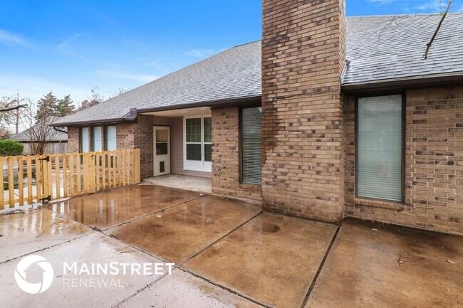 Building Photo - 1220 Interurban Way