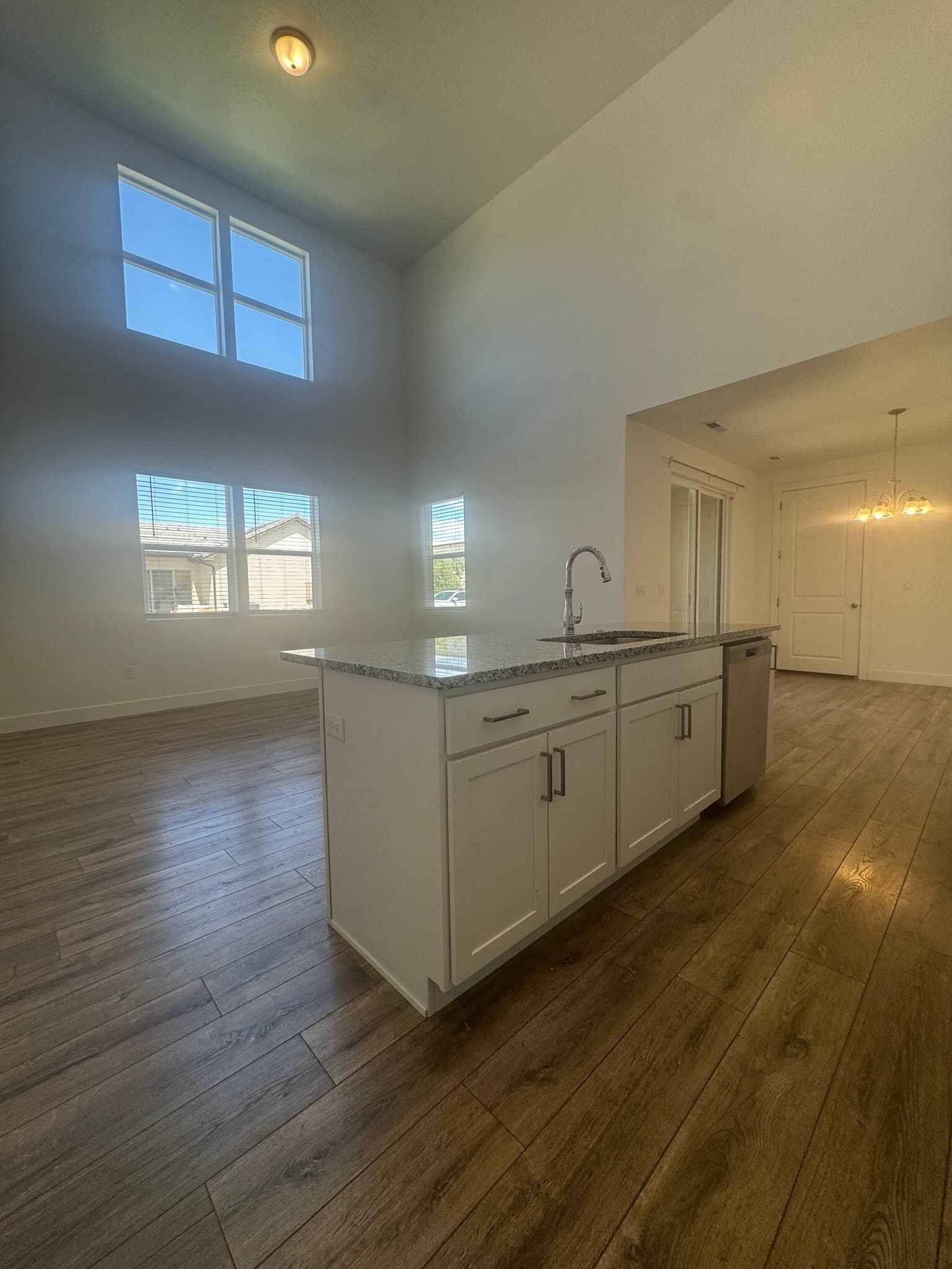 Building Photo - 662 Rosa Ln