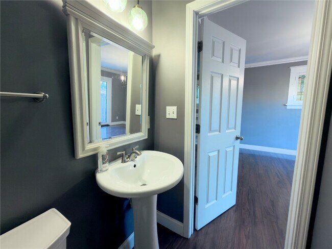 Building Photo - 6015 Elizabeth Ave