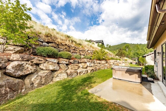 Building Photo - Magnificent Mountain Living in Jeremy Ranch