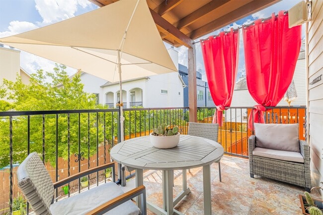 Building Photo - 702 Asbury St