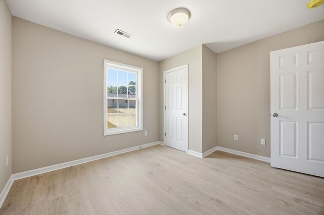 Building Photo - Renovated Apartment for rent