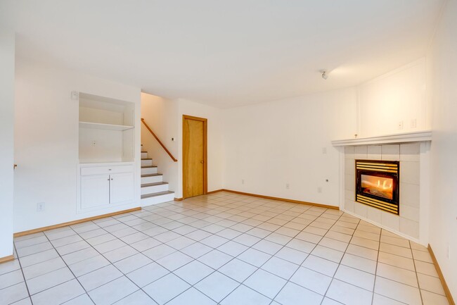 Building Photo - Modern Comfort in Silver Lake | 3-Bed, 2.5-Bath Home